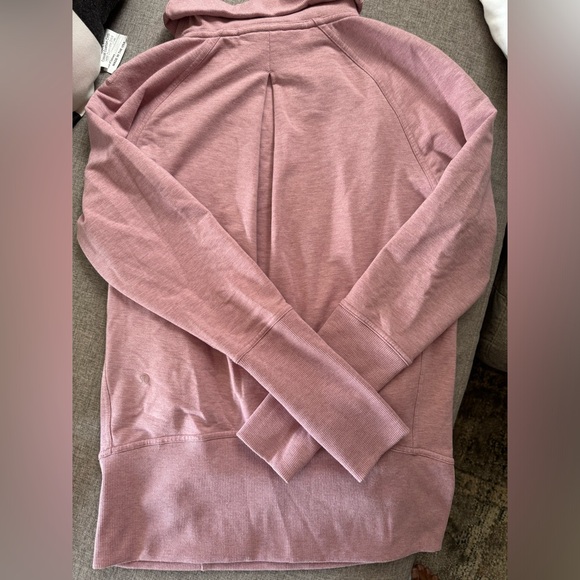Lululemon long sleeve bundle - Picture 7 of 10
